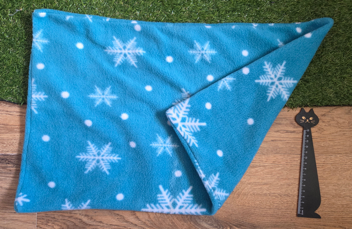 Fleece lap mat