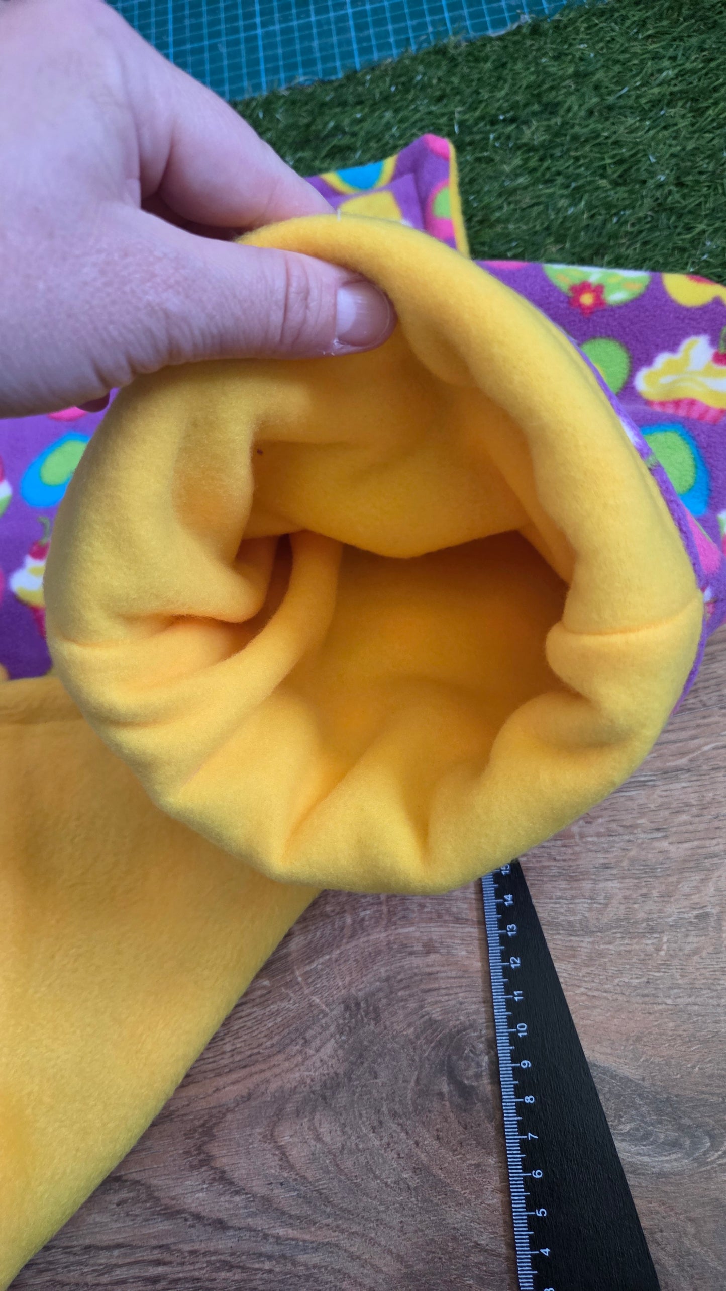 Lap mat and pouch set