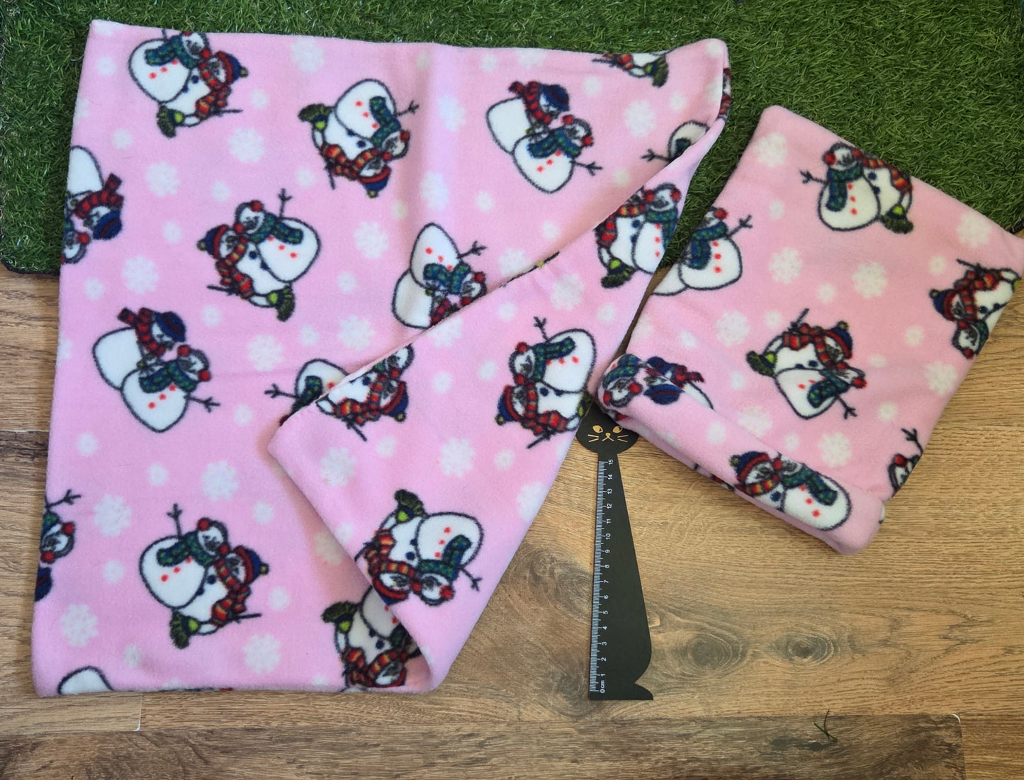 Lap mat and pouch set